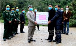 Tặng 7.500 khẩu trang y tế cho lực lượng chức năng và nhân dân Trung Quốc